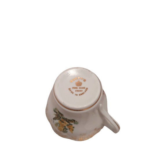 Queen's Bone China Cup and Saucer - Picture 4 of 6